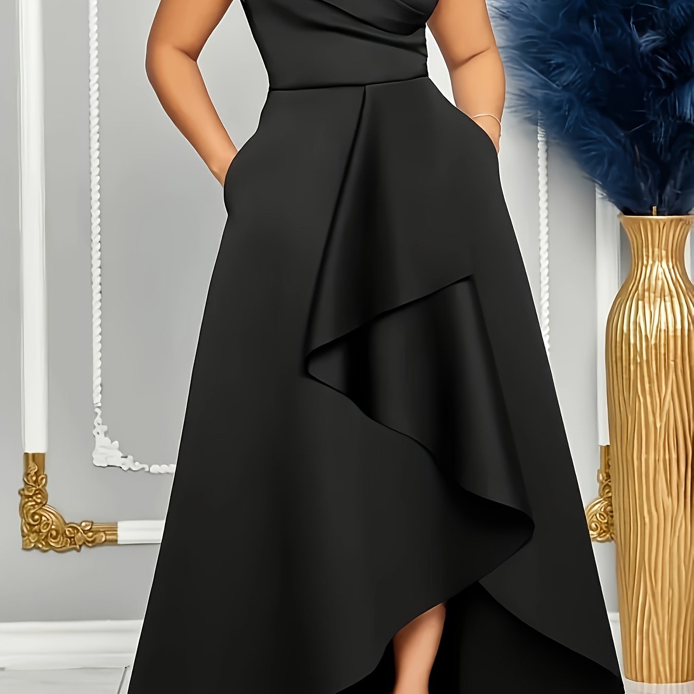 Polyester to'qimachilik matosidan tayyorlangan, ruffle detali va ozgina cho'zilishi bilan murakkab plus size V-yuqori ko'ylak. Bir rangda va barcha mavsumlar uchun mos.