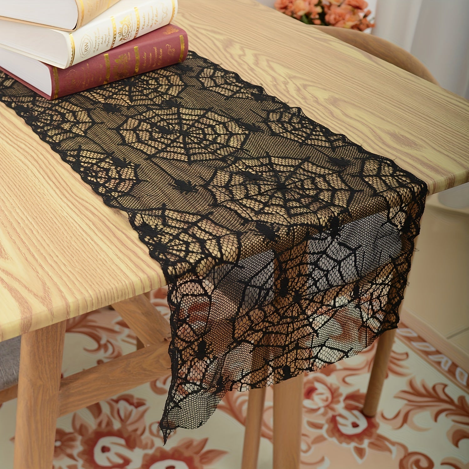 1 dona Halloween stol chiziq, qora dantel dizayni va ruh mavzusi bilan. Halloween, partiyalar va bayramlar uchun stolni bezash uchun mukammal. Uyingizning dekoriga qo'shimcha qo'rqinchli tuyg'u berish yoki sovg'a sifatida ajoyib.