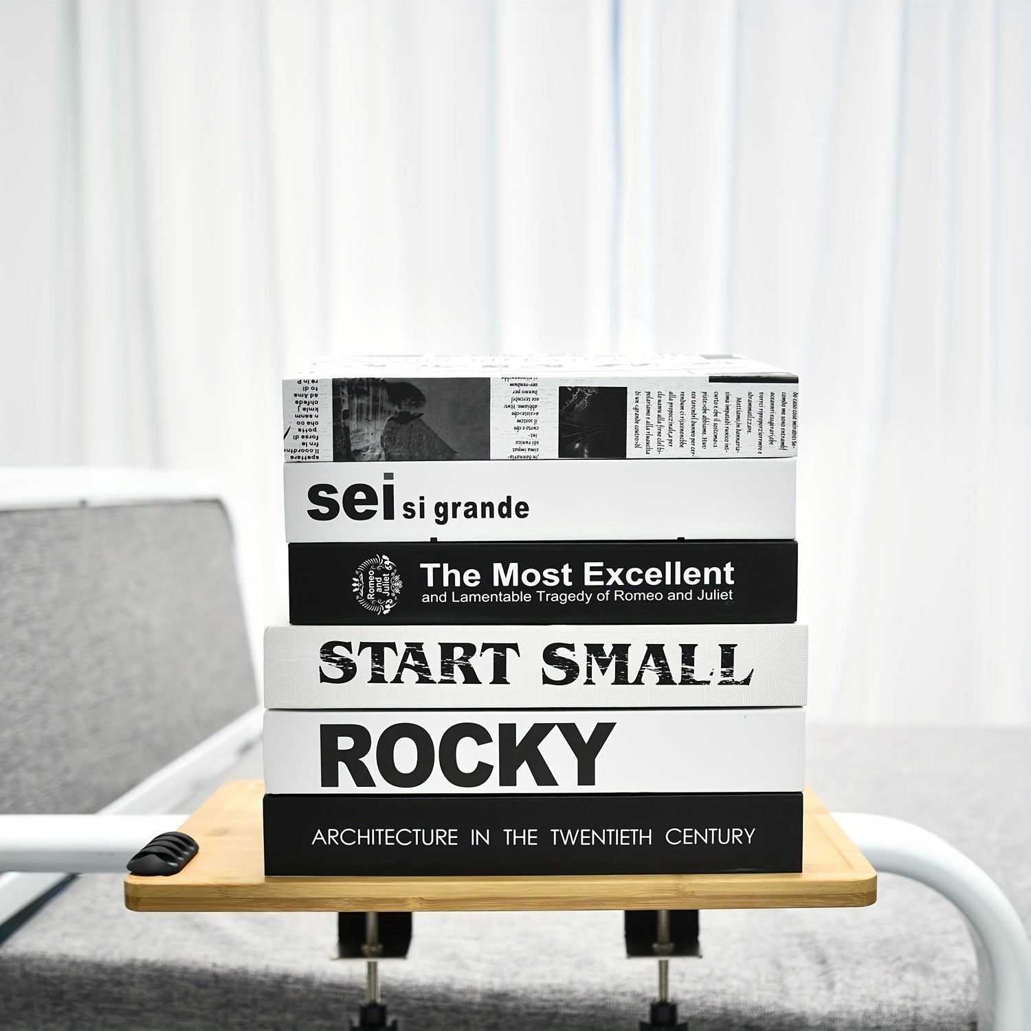 Estante de sujeción en la mesita de noche de bambú moderno para dormitorios y balcones