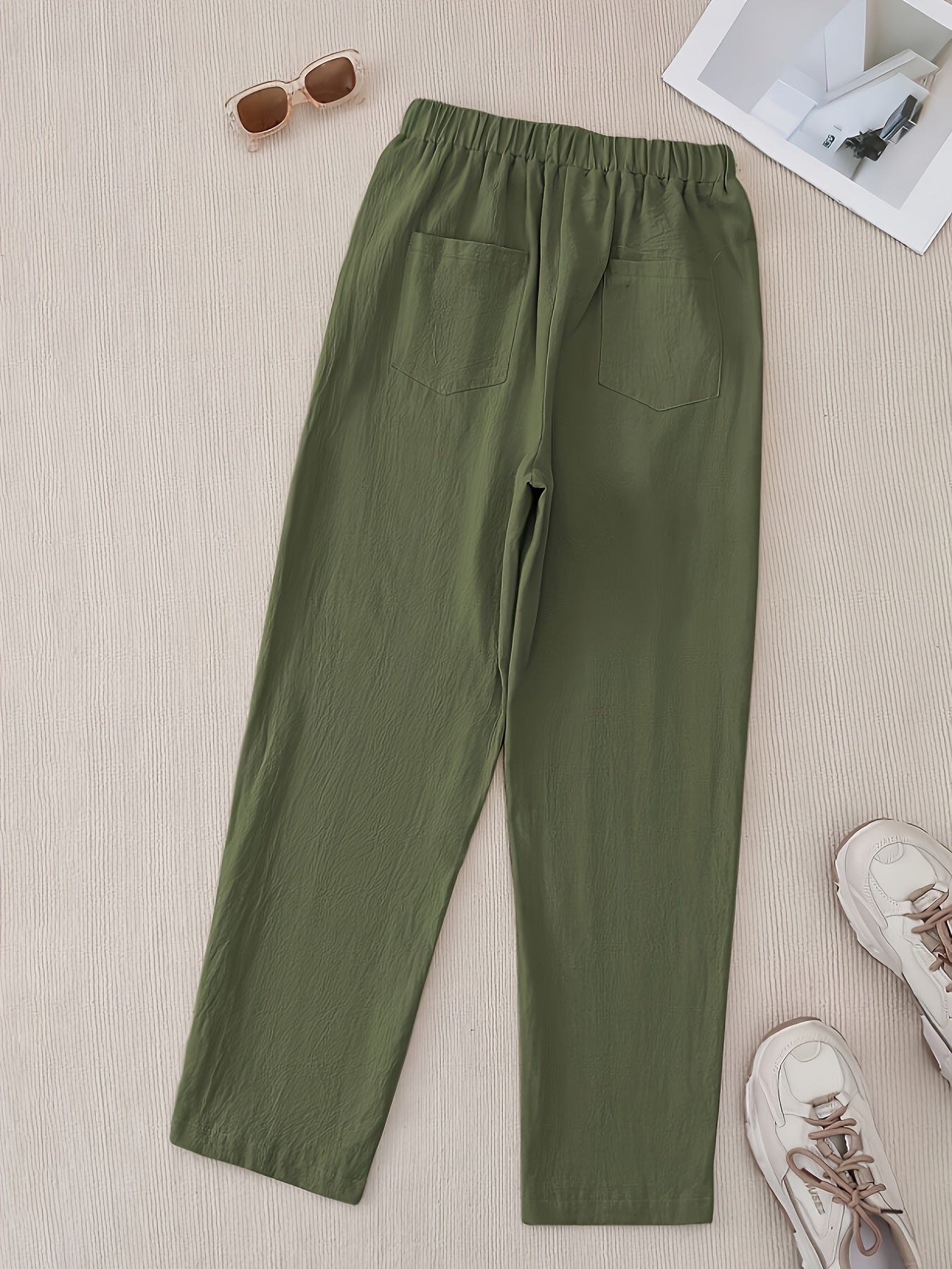 Pantalones de mujer de talla grande con pierna ancha y detalles de botones en gris claro