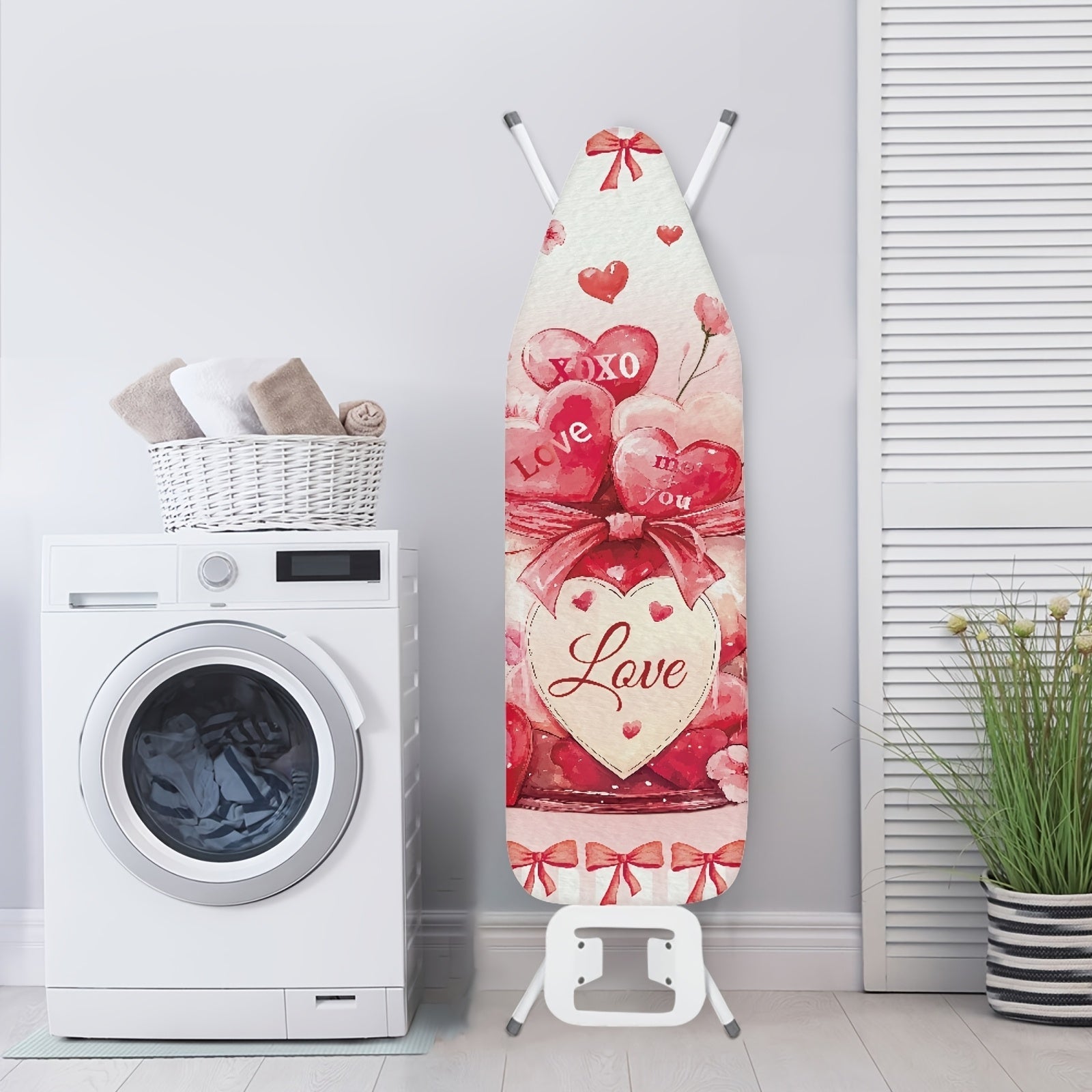 Funda de tabla de planchar festiva de poliéster a prueba de polvo con diseño de corazón y trébol