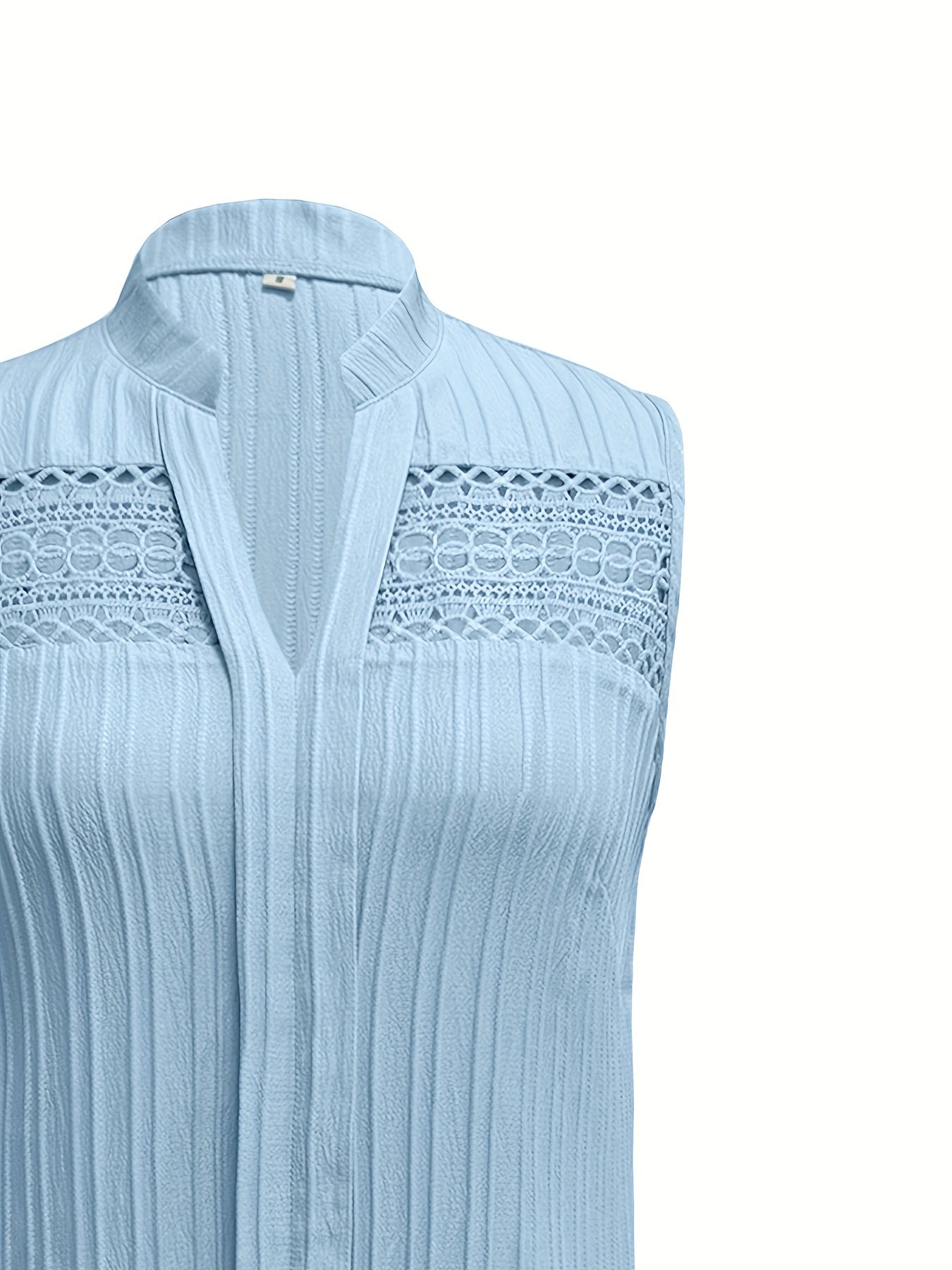 Элегантный безрукавный кружевной топ с V-образным вырезом для весны и лета.