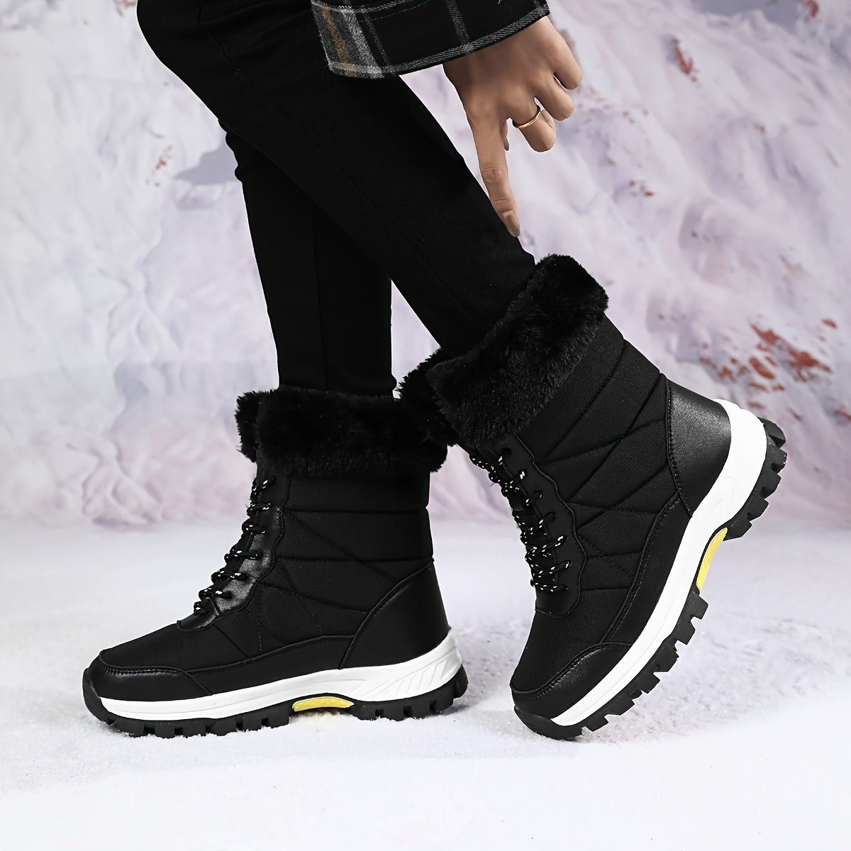 Women's Plush-Lined Winter Snow Boots Black Faux Fur Quilted Lace-Up