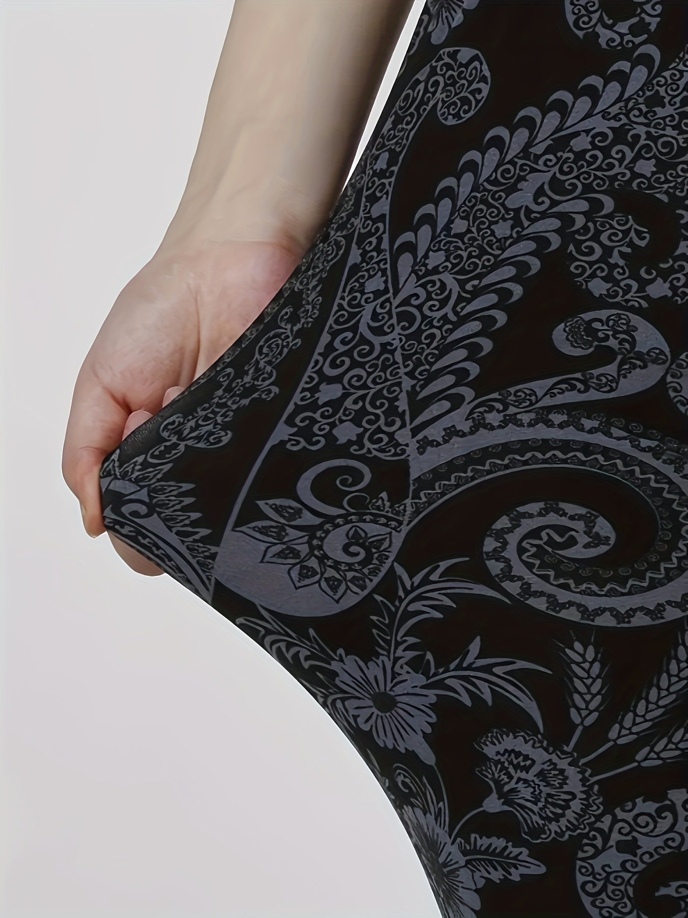 Women's Plus Size Floral Print Capri Leggings