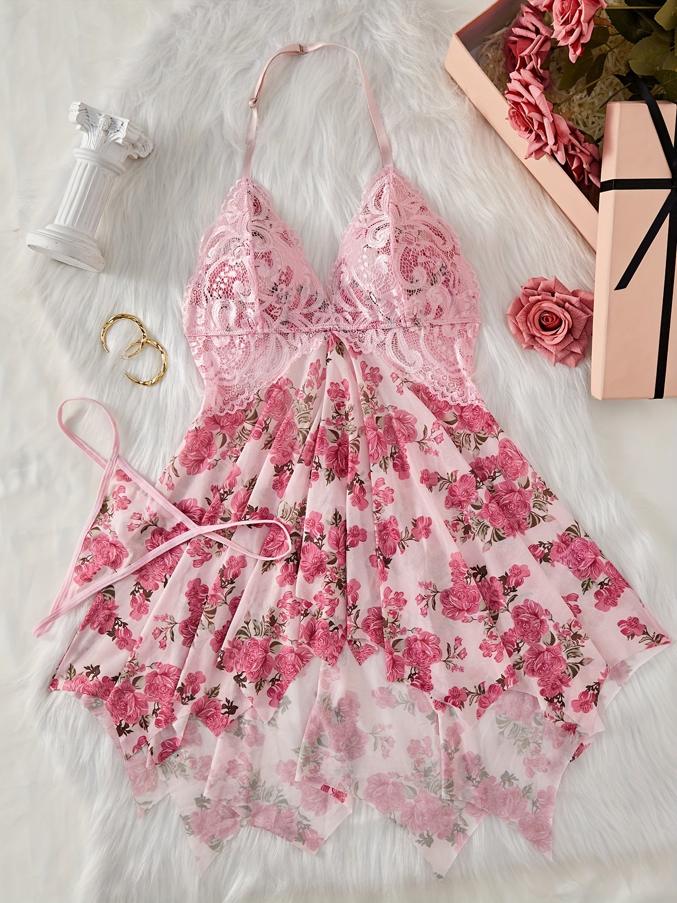 Ayollar uchun jozibali ichki kiyim, chuqur V shaklidagi dantel birikmasi dizayni, bosma naqsh, halter bo'yin va orqa qismi ochiq uslubda.