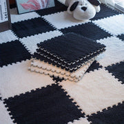 Juego de 12 alfombrillas de felpa con patrón de ajedrez en blanco y negro de 29,97x29,97cm para sala de estar y dormitorio