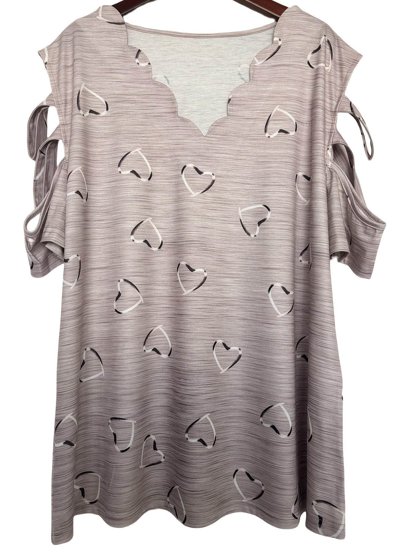 Волнистая футболка с V-образным вырезом, открытыми плечами и короткими рукавами