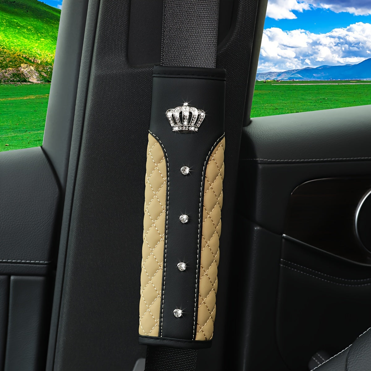 Avtomobil o'rindiq kamarining yelka yostiqchalari Qizil Qora Qilinchli PU charm Rhinestone taxtasi