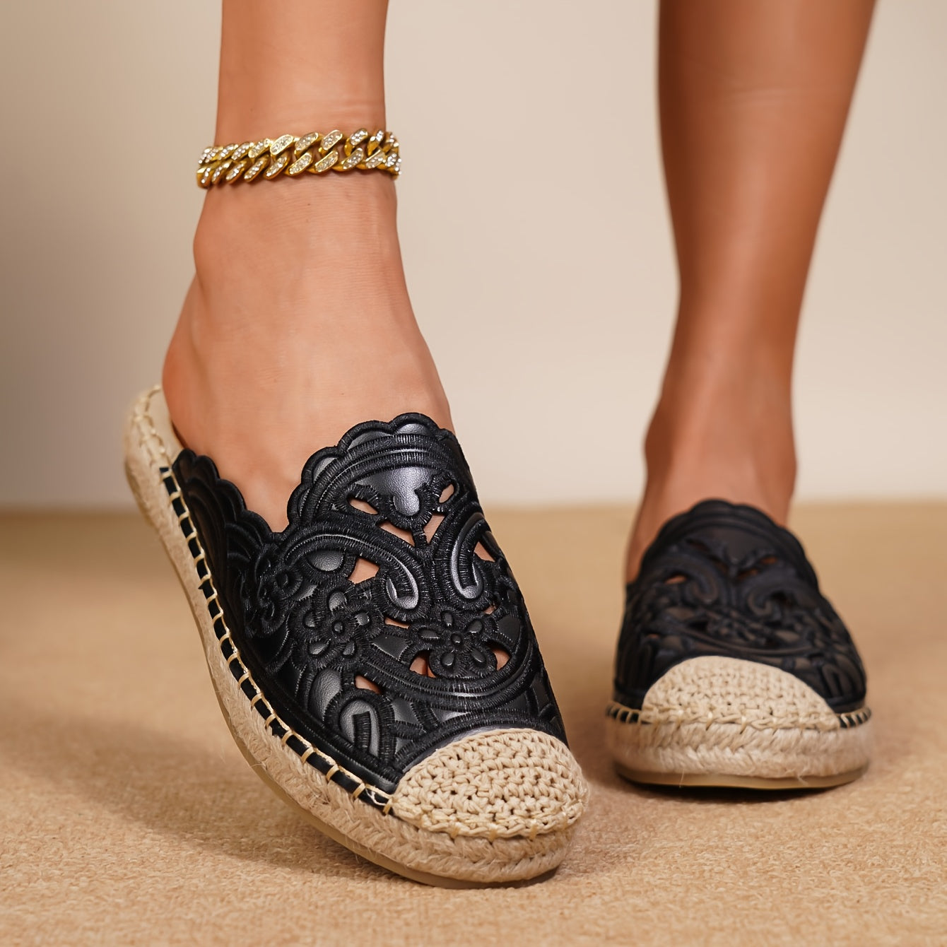 Women's Vintage Embroidered Mask Flat Shoes Slip-On Round Toe PU Beach Shoes