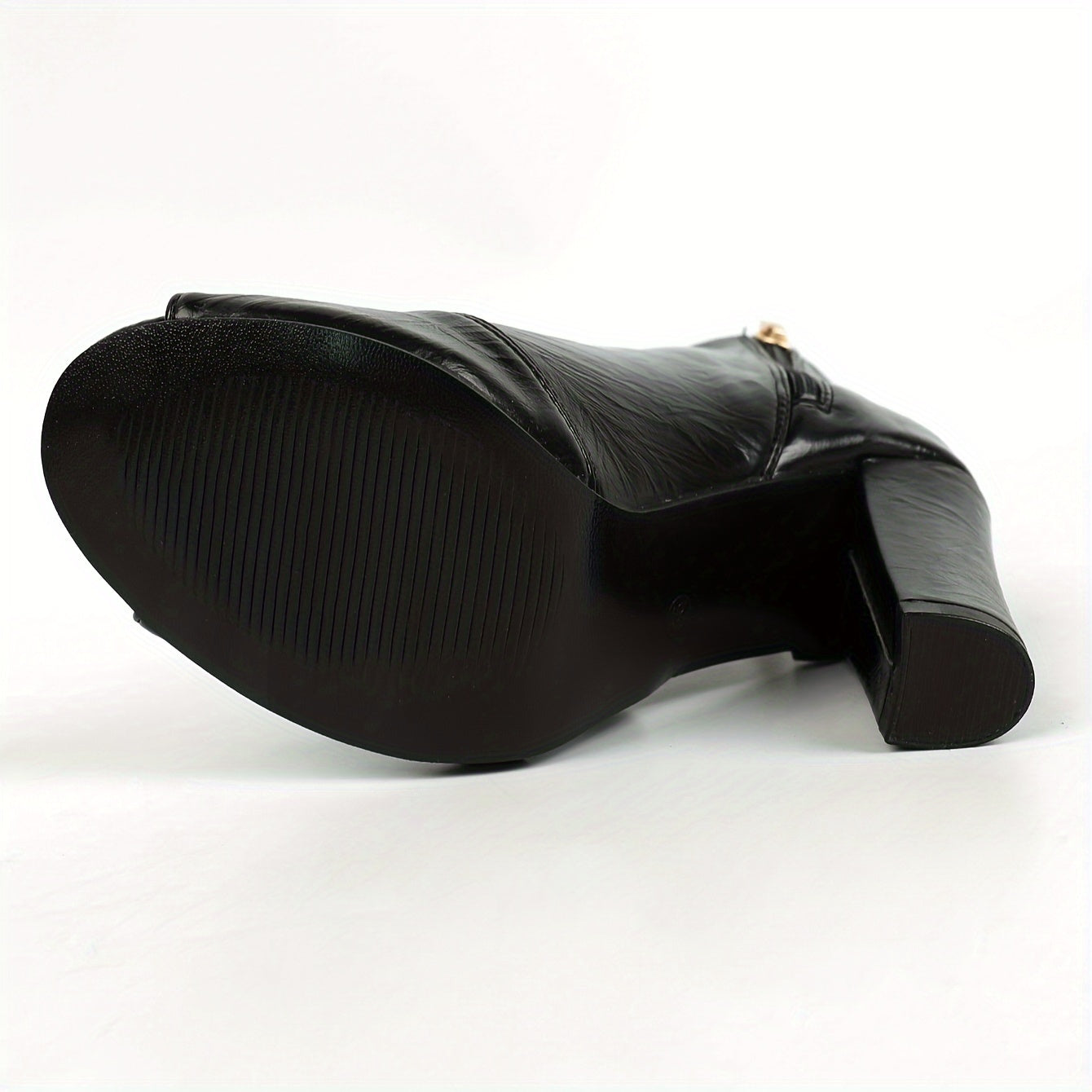 Ayollar uchun yon fermuarlı, qalin tovonli va zanjir bezakli, ko'p maqsadli ochiq barmoq dizayni bilan yozgi poyabzal.