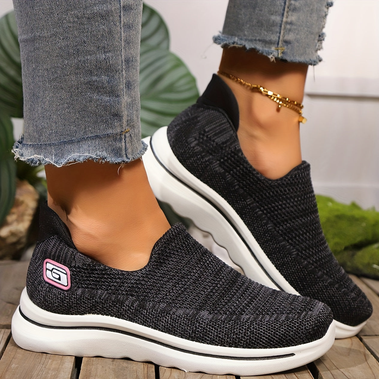 Women's Summer Low Top Slip-On Fabric Shoes Solid Color Lightweight