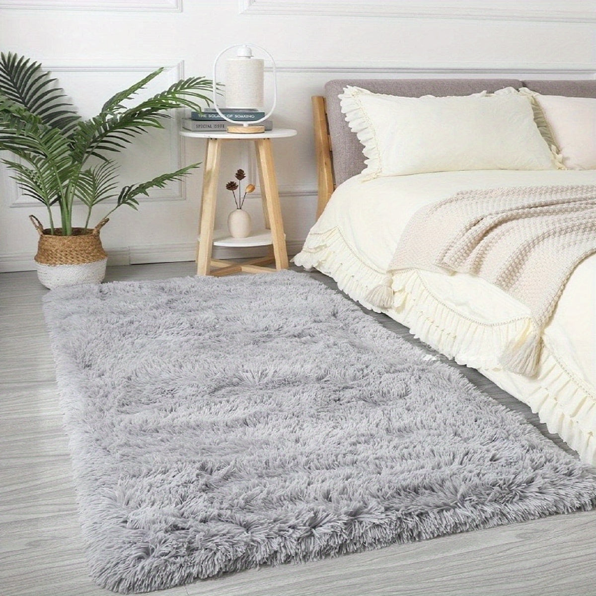 O'z makoningizni 1 dona Zamonaviy Oddiy Tie-dye Uzun Pile Gilam bilan ko'taring. Bu yumshoq va qulay gilam formaldehid va har qanday o'ziga xos hiddan xoli. U to'kilmaslik va so'nmaslik xususiyatlariga ega bo'lib, quyidagi turli joylar uchun ideal:
