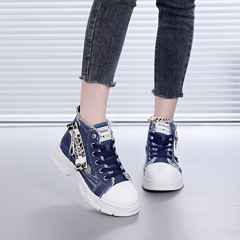 Ayollar uchun katta o'lchamdagi o'rta balandlikdagi sport poyabzali, retro vintage, jinsi kabi dizayni, tekis, yostiqlangan tagli