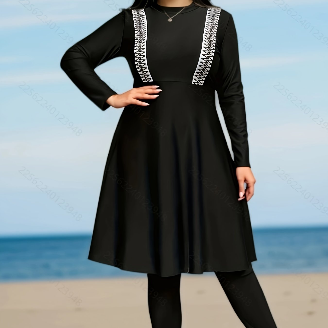 Ayollar uchun qulay, kamtar tankini to'plami, yuqori cho'ziluvchan polyester aralashmasidan, bir rangda, krujka bo'yin, to'qilgan mato.