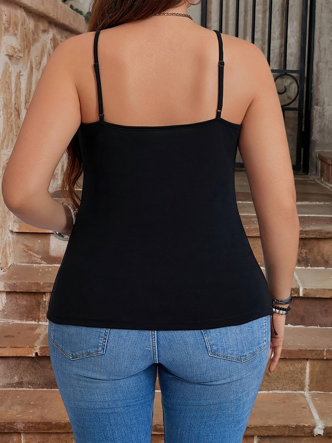 Блузка-майка для женщин больших размеров с тонкими бретелями и перекрещенной спинкой