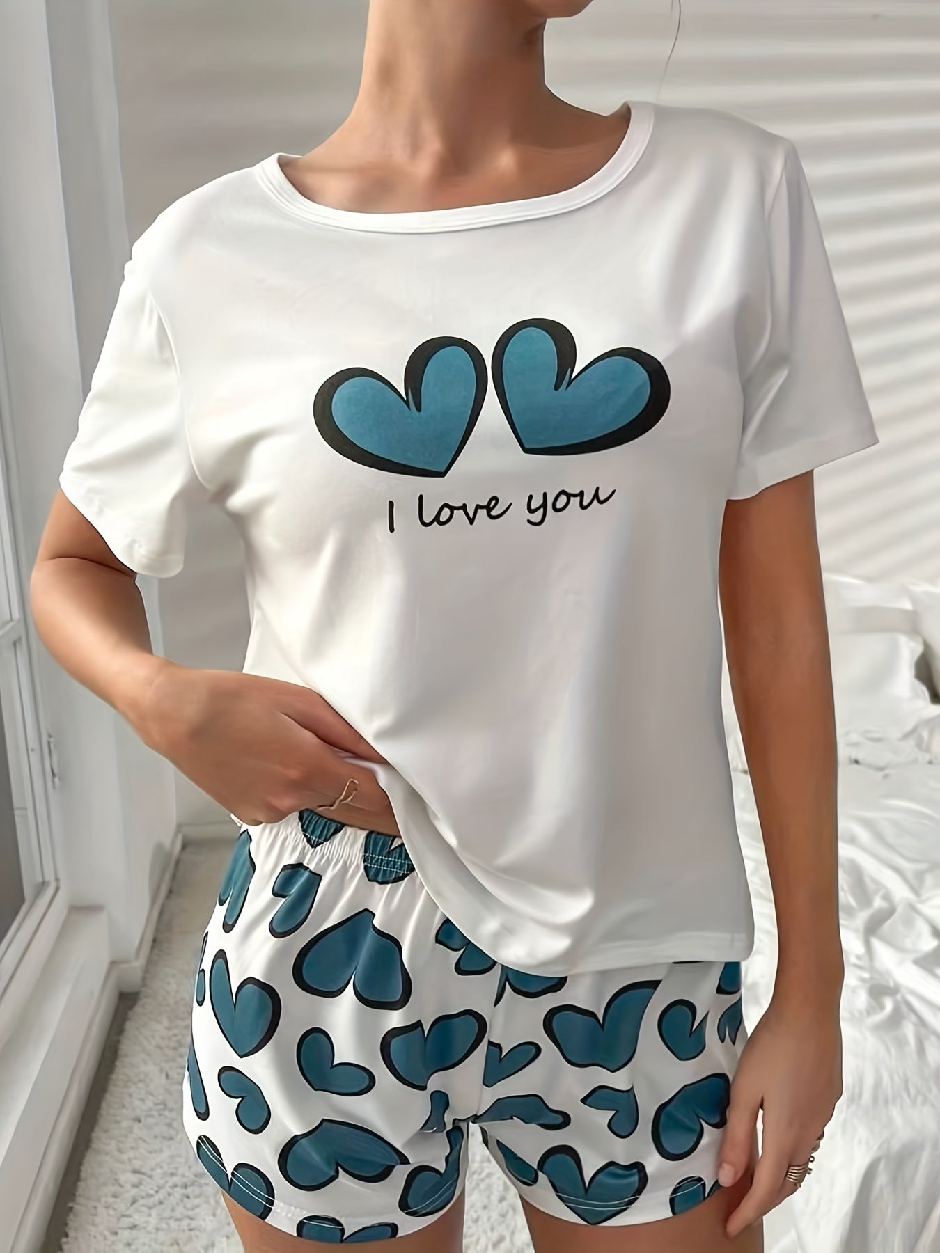 Conjunto de pijama con estampado de corazones para mujer con camiseta de cuello redondo y pantalones cortos con cintura elástica