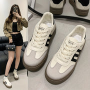 Ayollar uchun kundalik pastki sport poyabzali oq va kulrang, ikki rangli, sirpanishga qarshi rezina oyoq osti