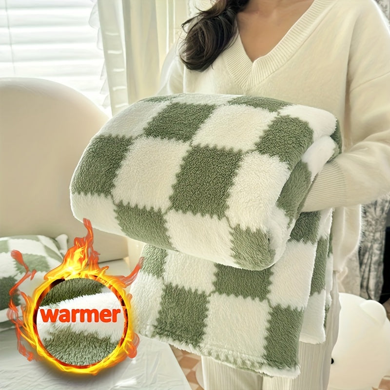 Cozy Checkered Fleece Blanket for All Seasons Multi-Purpose Machine Washable