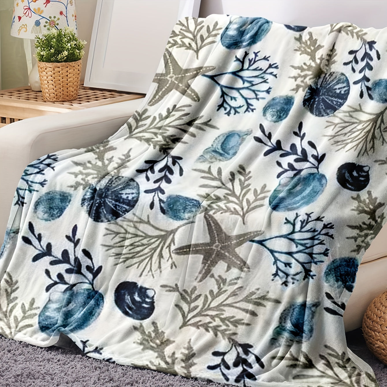Floral Fleece Throw Blanket Soft Knitted Polyester for All Seasons Indoor Outdoor