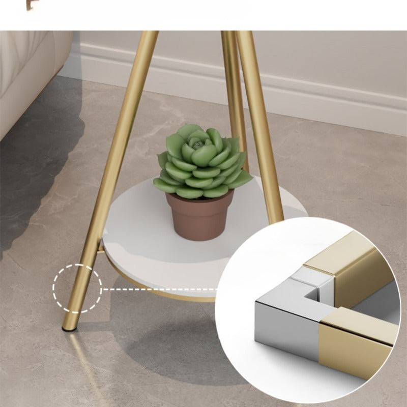 Zamonaviy temperli shisha yon stol, metall ramka bilan, ichki/tashqi foydalanish uchun zamonaviy dizayn, qora/oq/oltin oyoqlar uchun variantlar bilan. Yashash xonasi yoki yotoqxona uchun ideal, kechki stol sifatida.