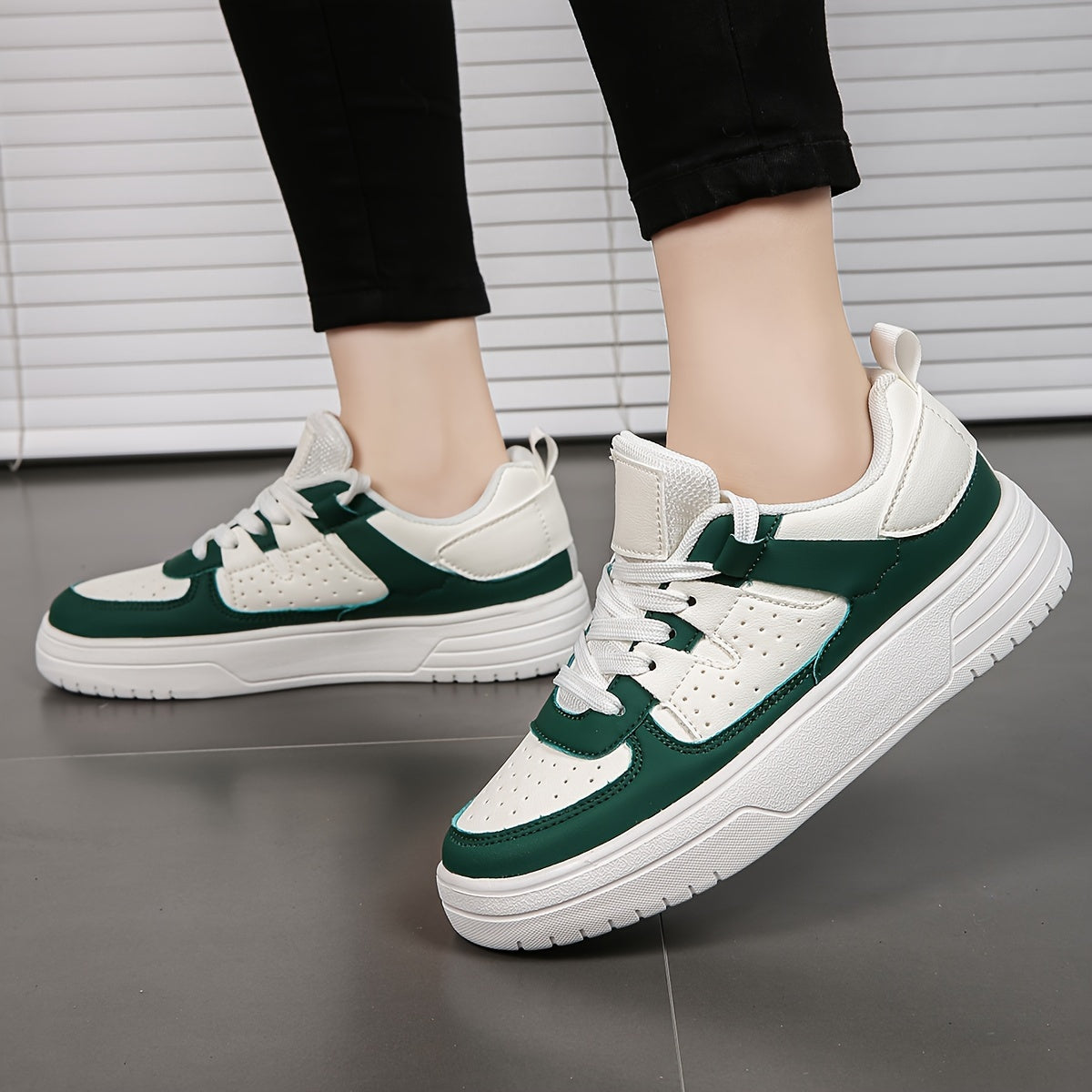 Women's Two-Tone Low-Top Sneakers Soft Breathable Lightweight Casual