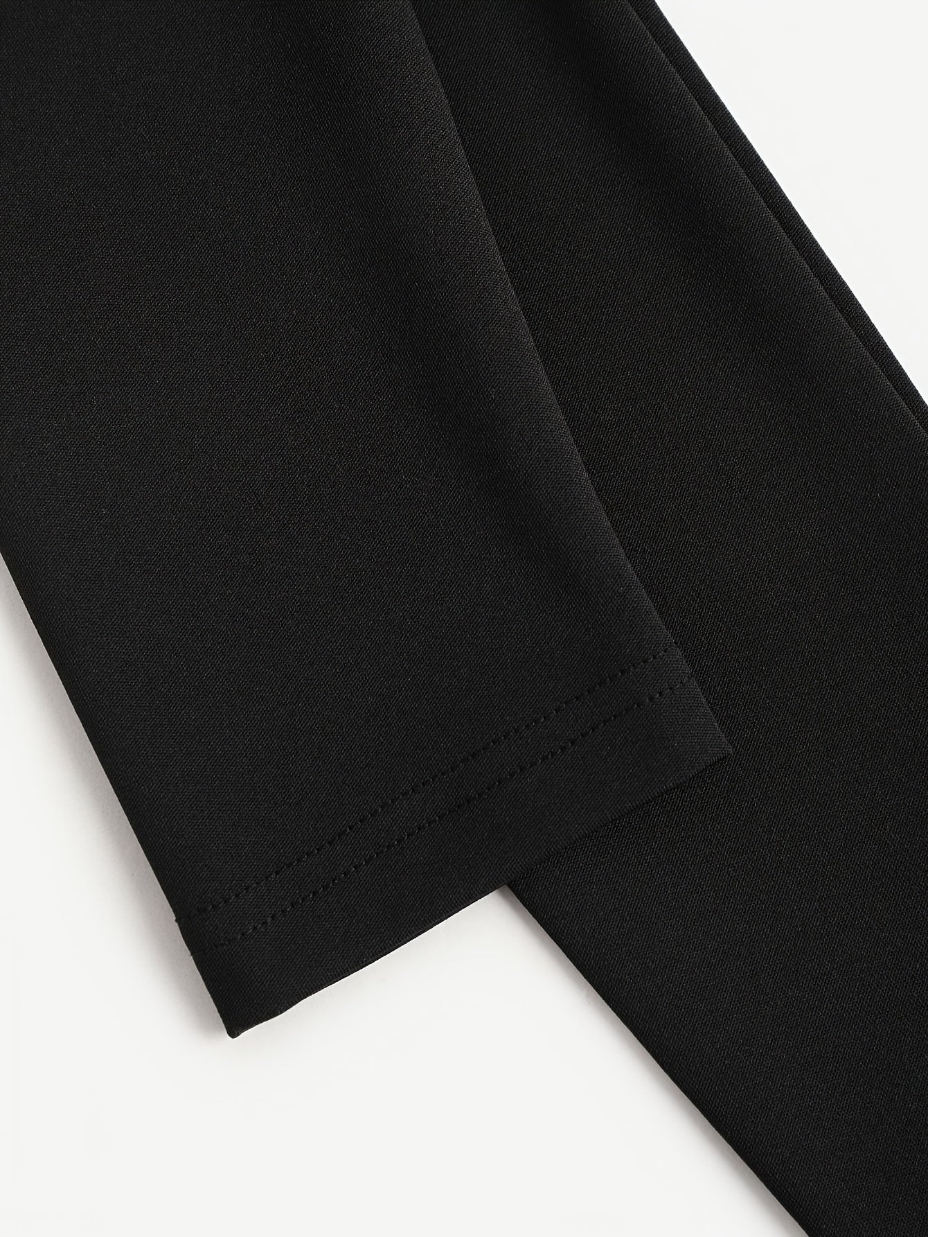 Ayollar uchun vintage uslubidagi gullar bilan bezatilgan poliester ko'ylak, qizil atirgul printi, dumaloq bo'yin, uzun yeng, bel bog'ichli, mashinada yuvish mumkin, bahor/yaz uchun ideal.