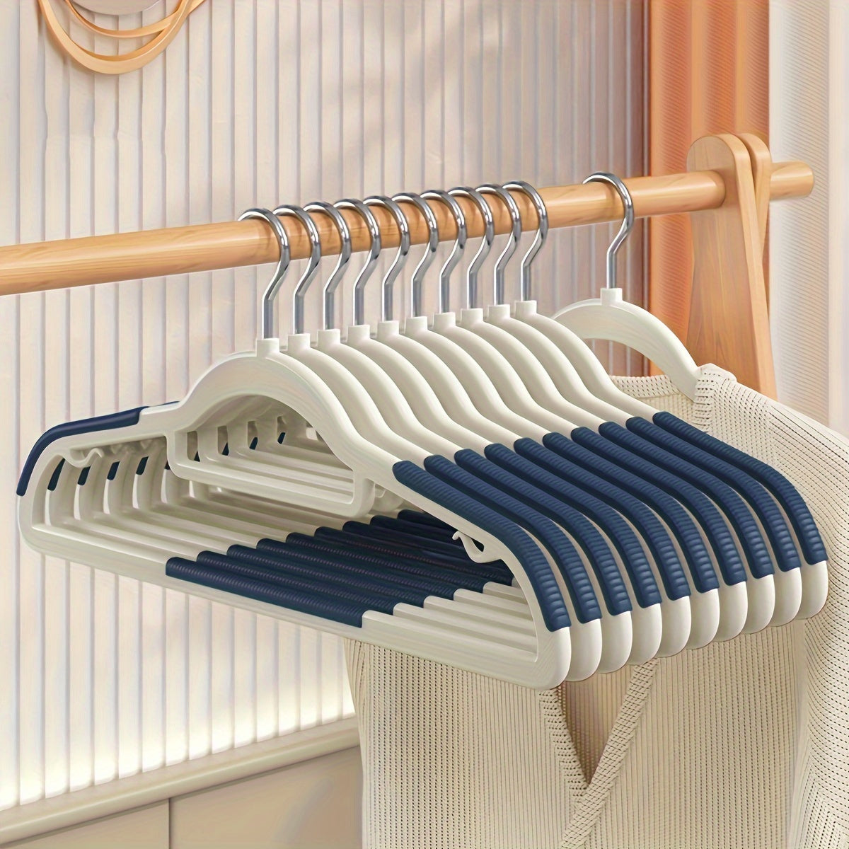 20 Non-Slip Heavy Duty Plastic Clothes Hangers for Organizing and Drying