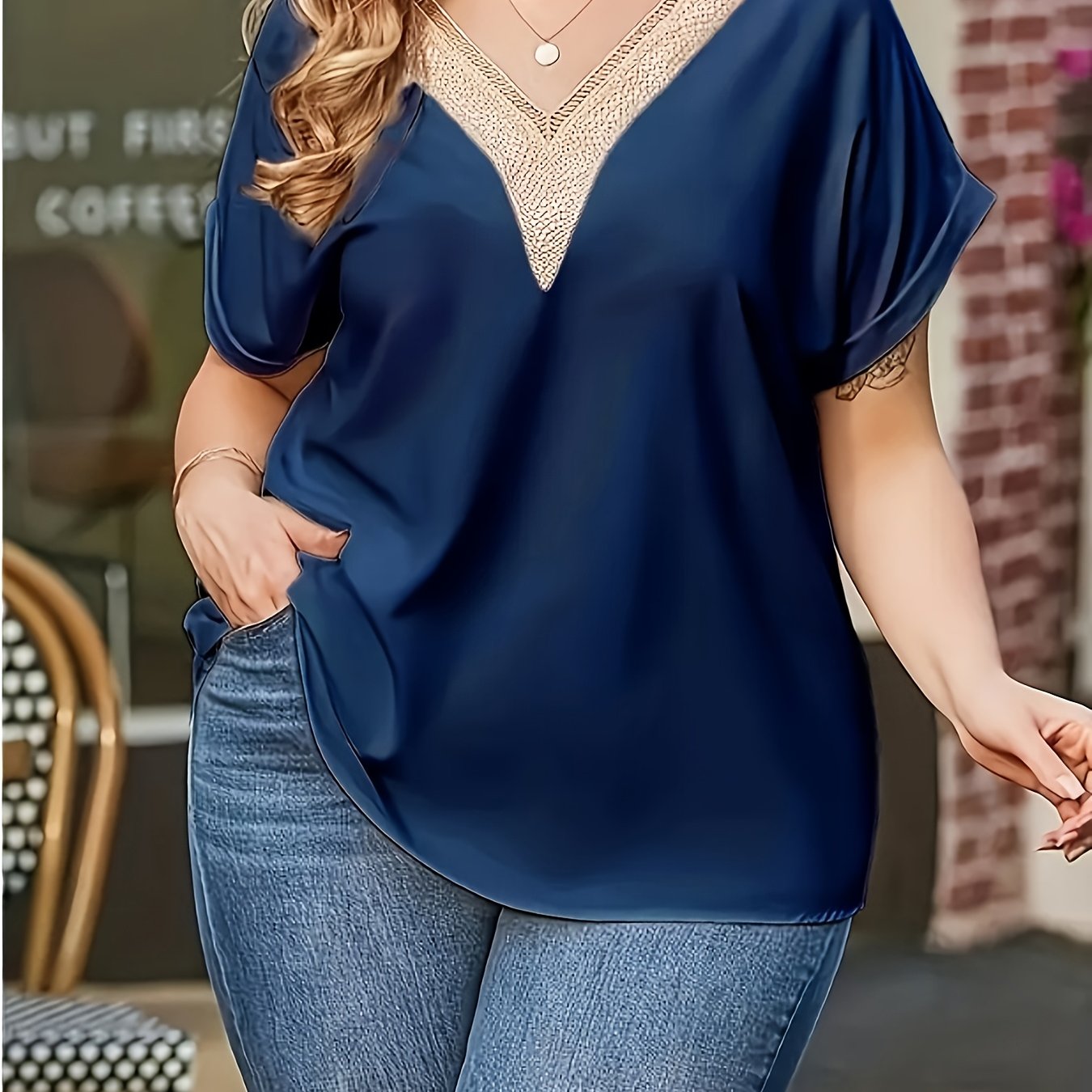 Plus o'lcham ayollar uchun V-yuqa qisqa sleeves T-shirt bir xil rangli kundalik ko'ylak