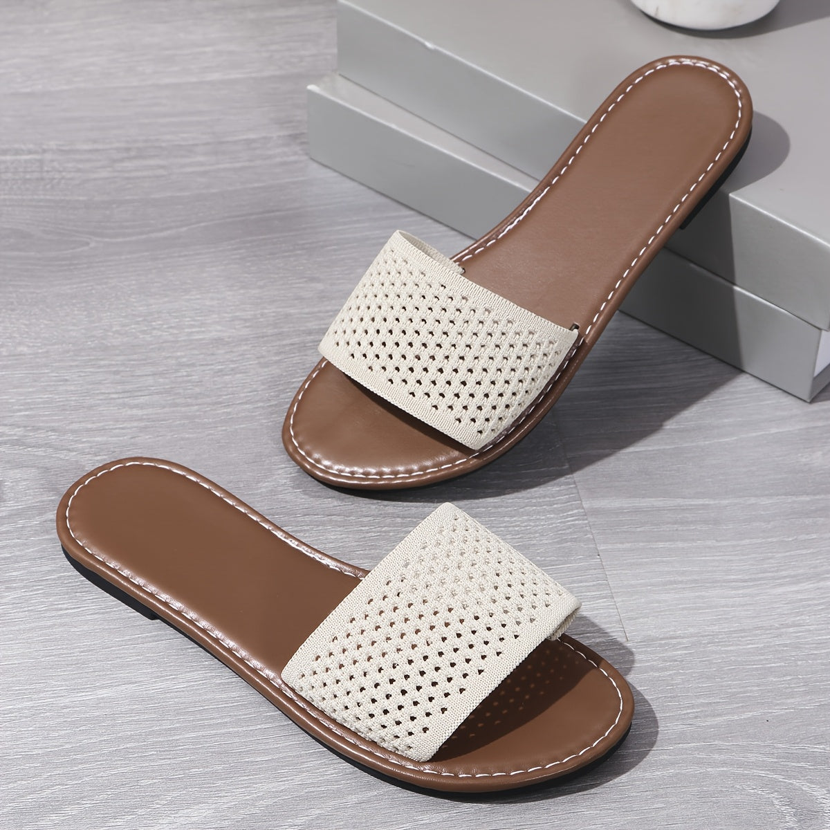 Ayollar uchun tekis slayd sandalilar, tarmoq ustki qismi, sirpanchiq bo'lmagan rezina taglik, yozgi plyaj