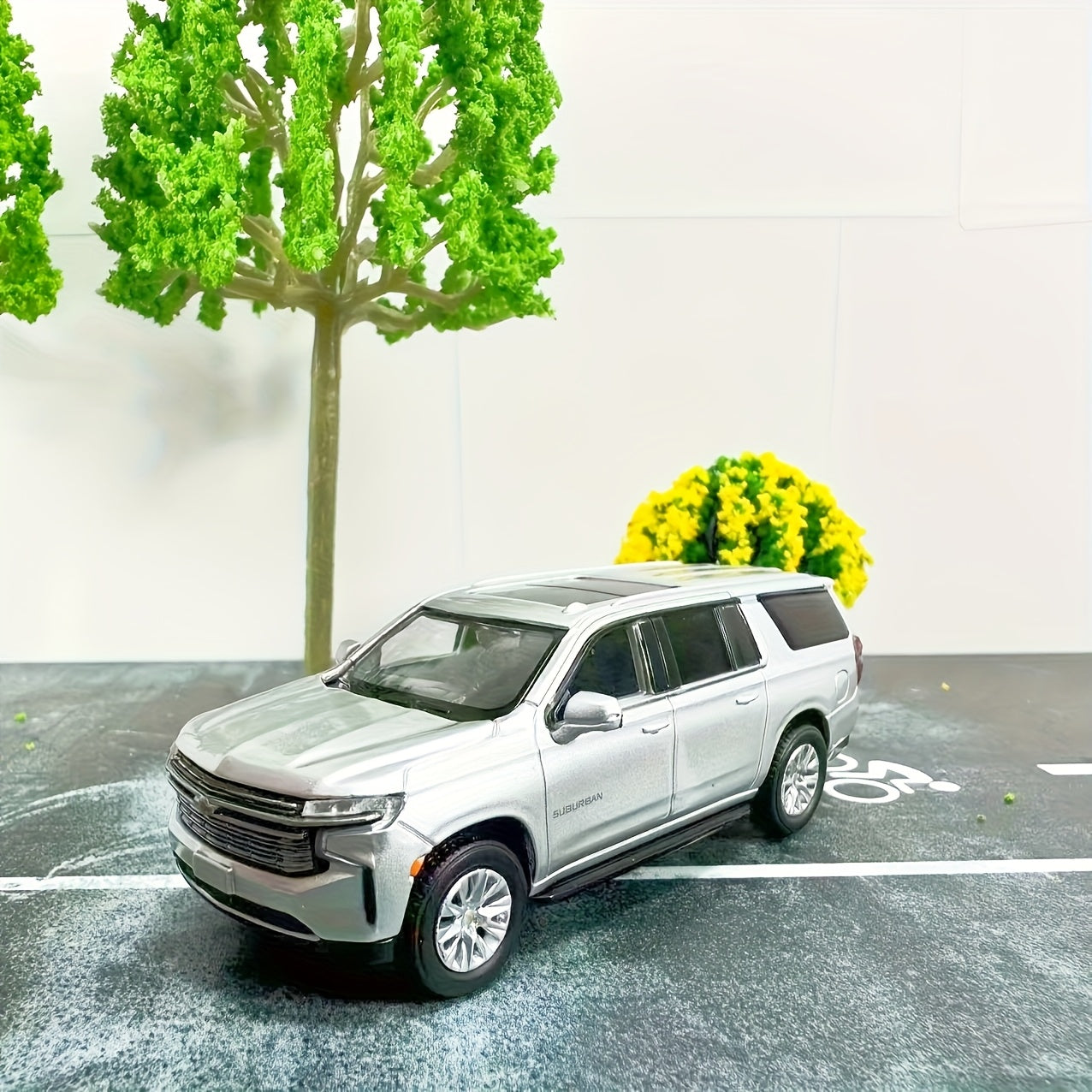 Kids Toy Car Alloy Model for Chevrolet Suburban SUV Classic Die-Cast Collectible