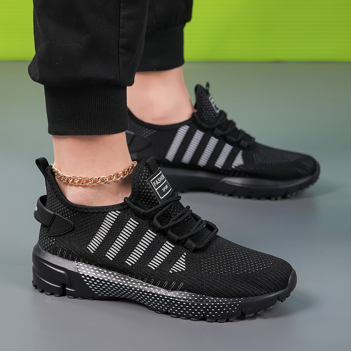 Havo o'tkazuvchi, sirpanmaydigan krossovkalar erkaklar uchun - bahor/yoz faoliyatlari va mashg'ulotlari uchun mukammal.