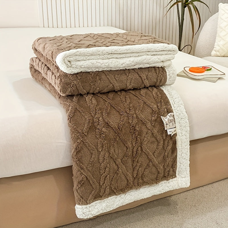 Reversible Polyester Fleece Sherpa Bed Blanket with Geometric Pattern for All Seasons