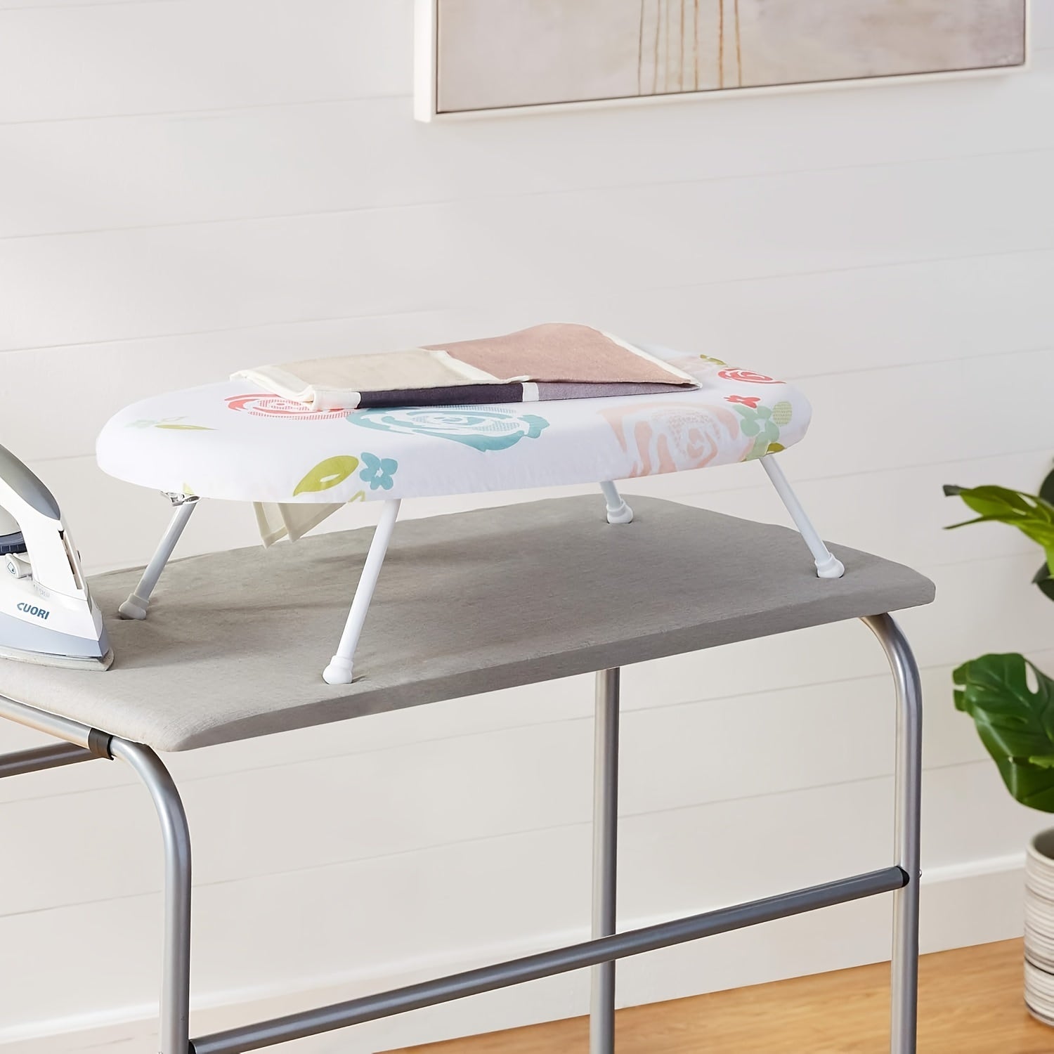 Tabla de planchar plegable con patrón floral, 58cm x 36cm, ahorra espacio, blanca