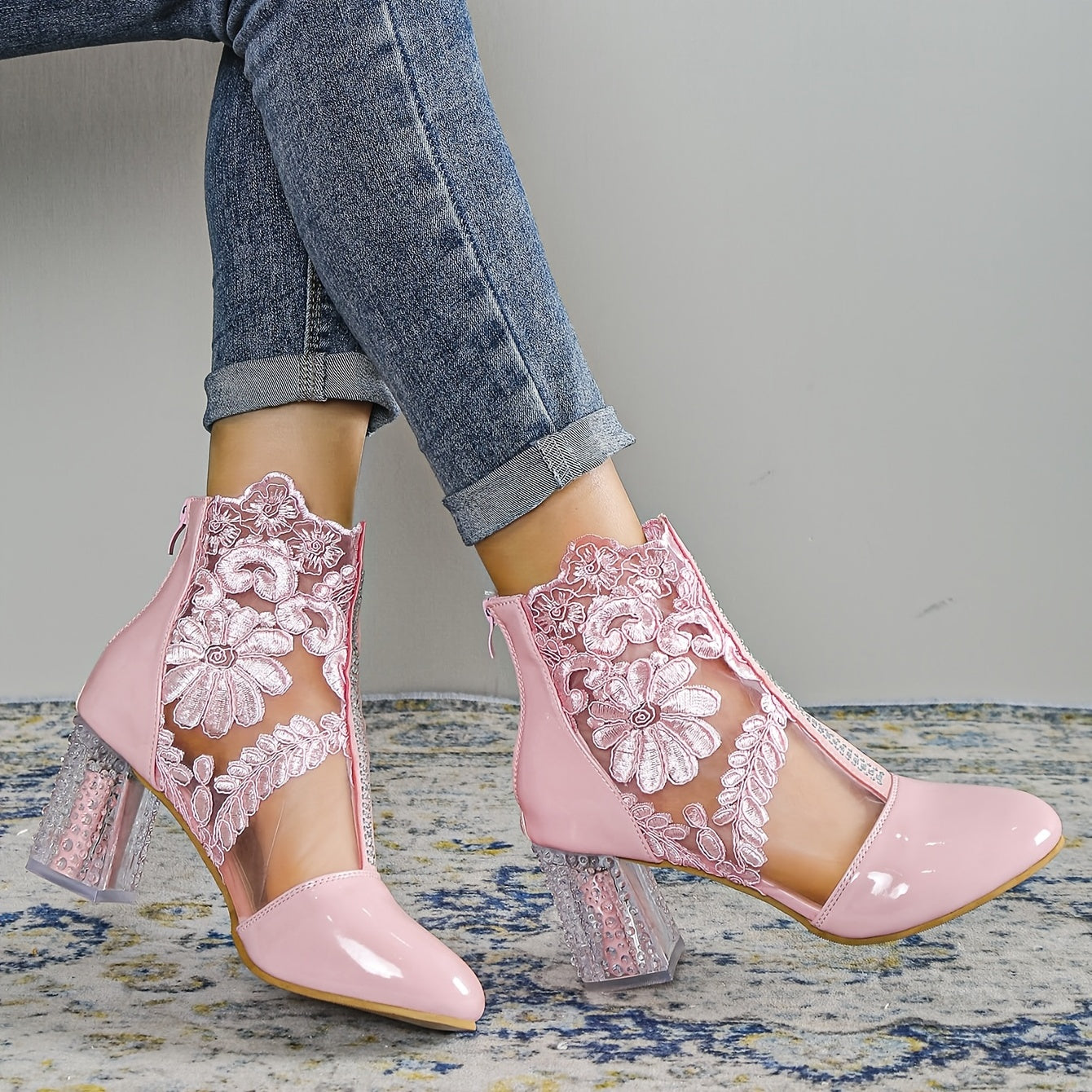 Женские кожаные ботинки на шнуровке с кружевом, розовые, прозрачные каблуки, короткие ботинки на молнии