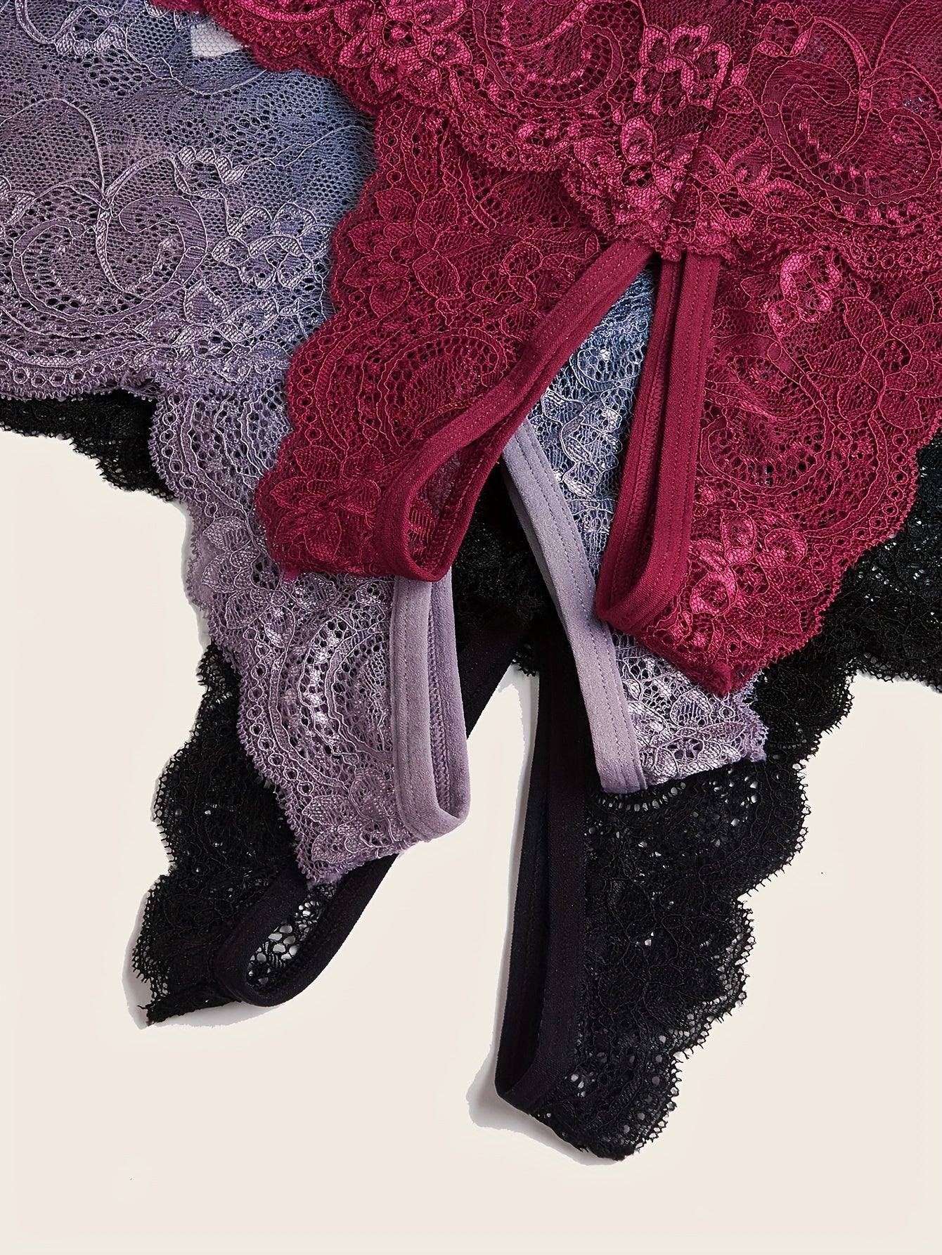 Ayollar uchun kattaroq o'lchamdagi gullik chiroyli tikanli ochiq qovurg'a o'rta belli ichki kiyimlar, 3 ta paket