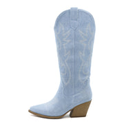 Женские вышитые джинсовые сапоги до колена с заостренным носком и средней каблуком