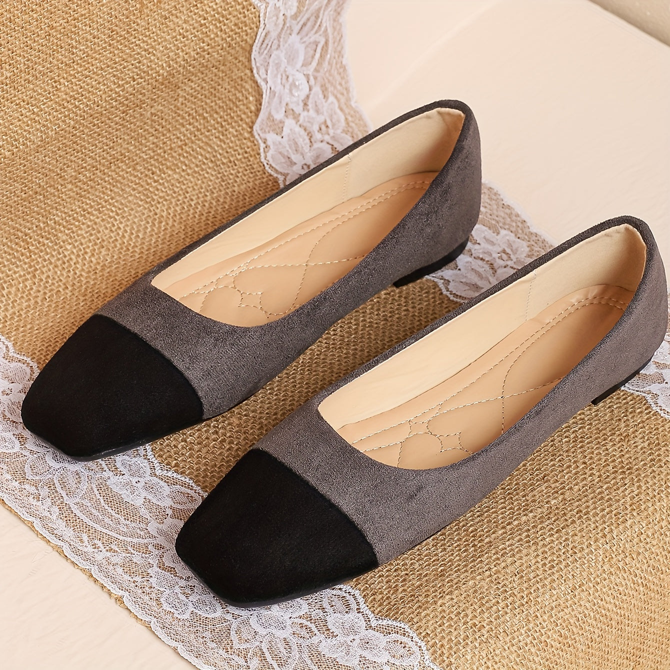 Ayollar uchun rang-barang slip-on tufli katta o'lchamda qulay kvadrat barmoqli poyabzal