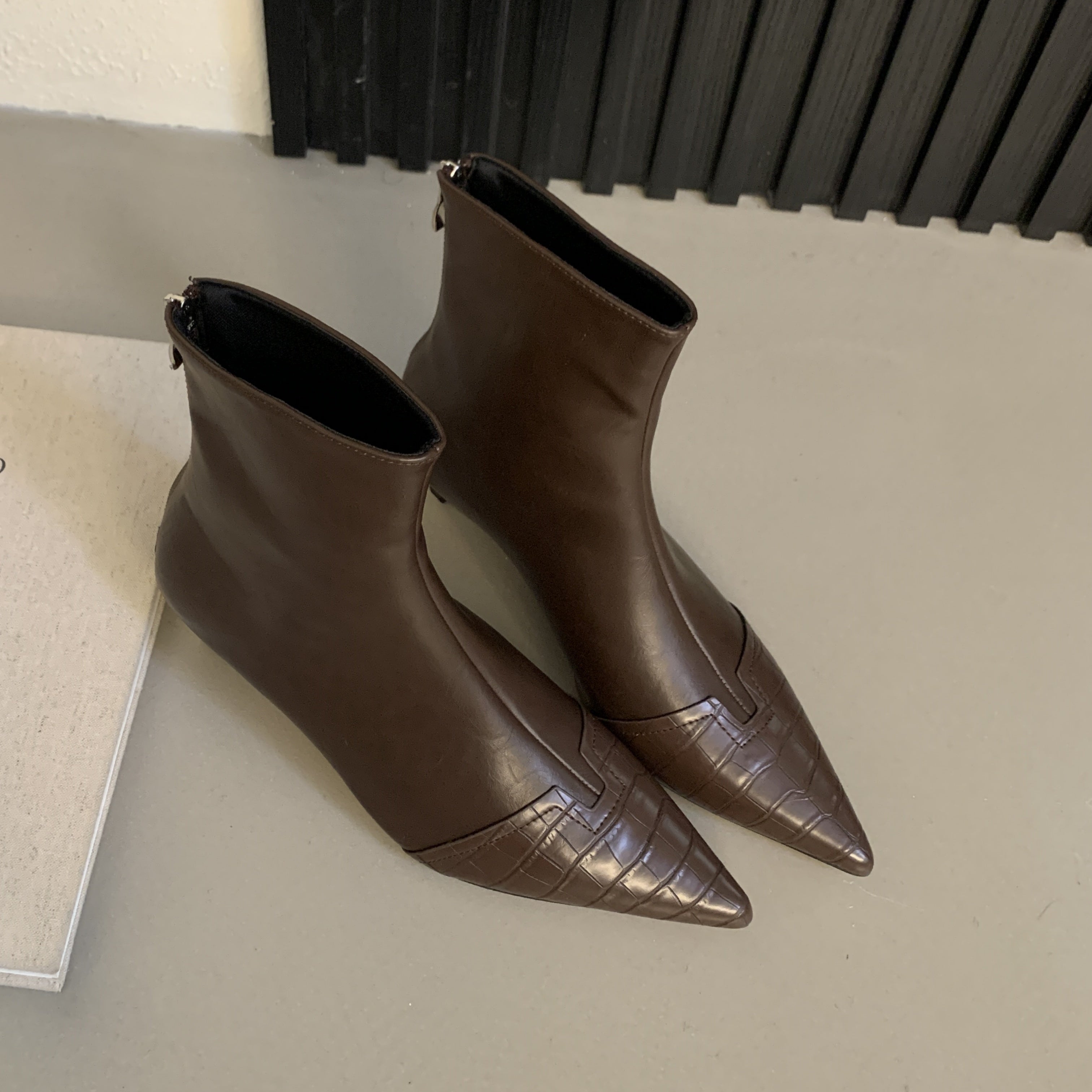 Women's Croc-Embossed Pointed Toe Ankle Boots with Zipper Solid Color