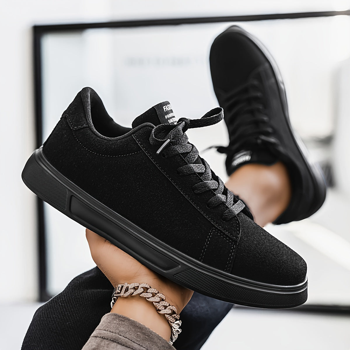 Men's Low Top Lace-Up Street Style Sneakers Solid Color Casual Running Outdoor Shoes