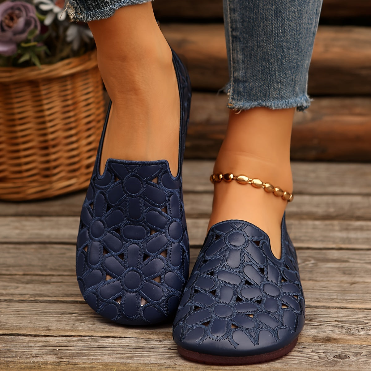 Women's Slip-On Flats with Embroidered Flowers Faux Leather Breathable Hollow Design Soft Sole