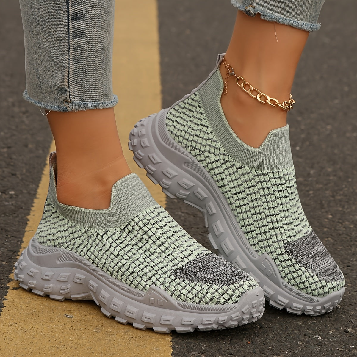 Ayollar uchun slip-on yurish poyabzali engil nafas oladigan tarmoq kundalik krossovkalar