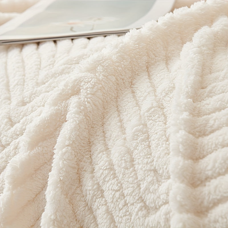 Qalin, uy hayvonlariga qulay divan qoplamasi yotoqxona, ofis yoki yashash xonasidagi mebellarni himoya qilish uchun.