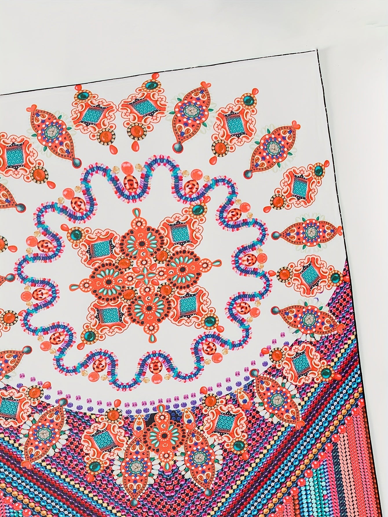 Женский купальник с принтом по всему изделию, бикини с перекрестными бретелями и накидка.