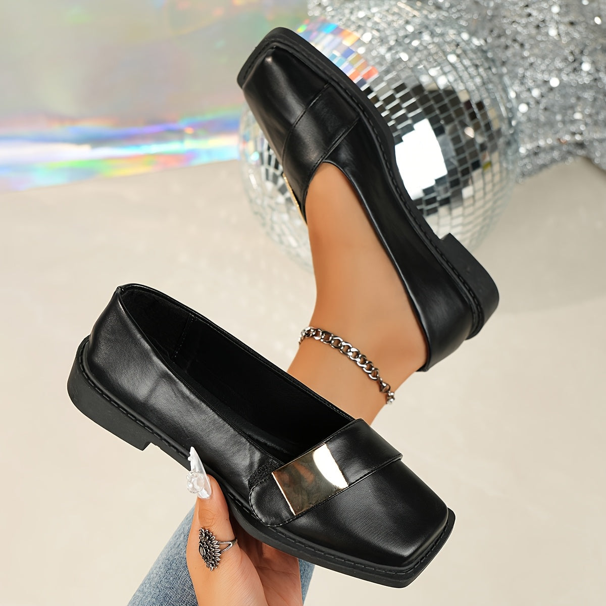 Zapatos planos de cuero sintético para mujer con punta cuadrada y hebilla grande para uso casual y laboral