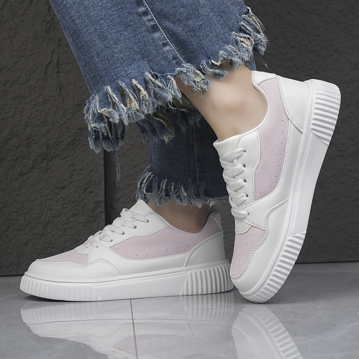 Women's White Casual Low-Top Sneakers Breathable Slip-Resistant Comfortable