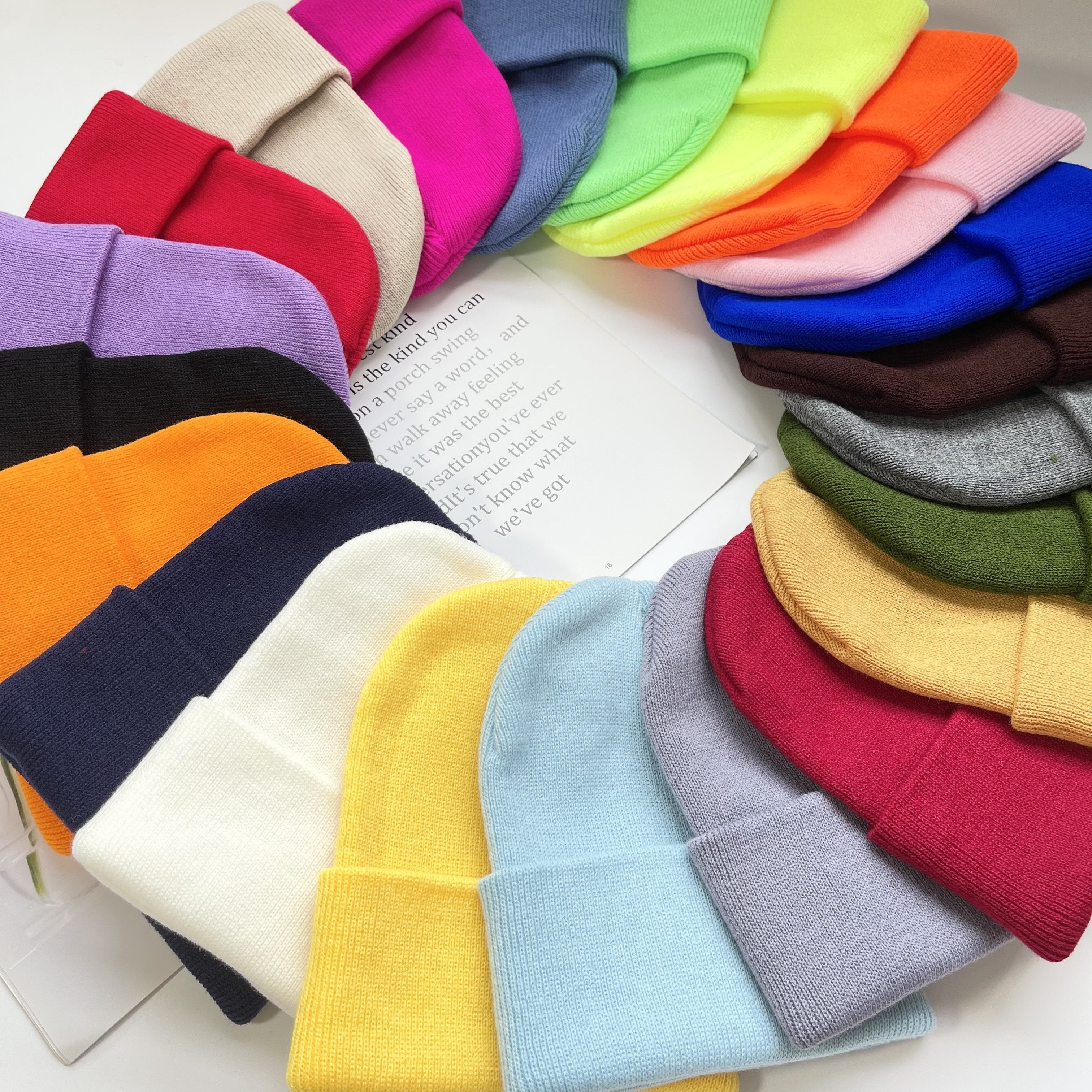 Yangi qish shlyapalari erkaklar va ayollar uchun! Ushbu yoqimli bir rangli beanie'lar kuz uchun mukammal bo'lib, sizni iliq va zamonaviy saqlaydi. Tasodifiy kiyim uchun yoki Rojdestvo sovg'asi sifatida ajoyib.