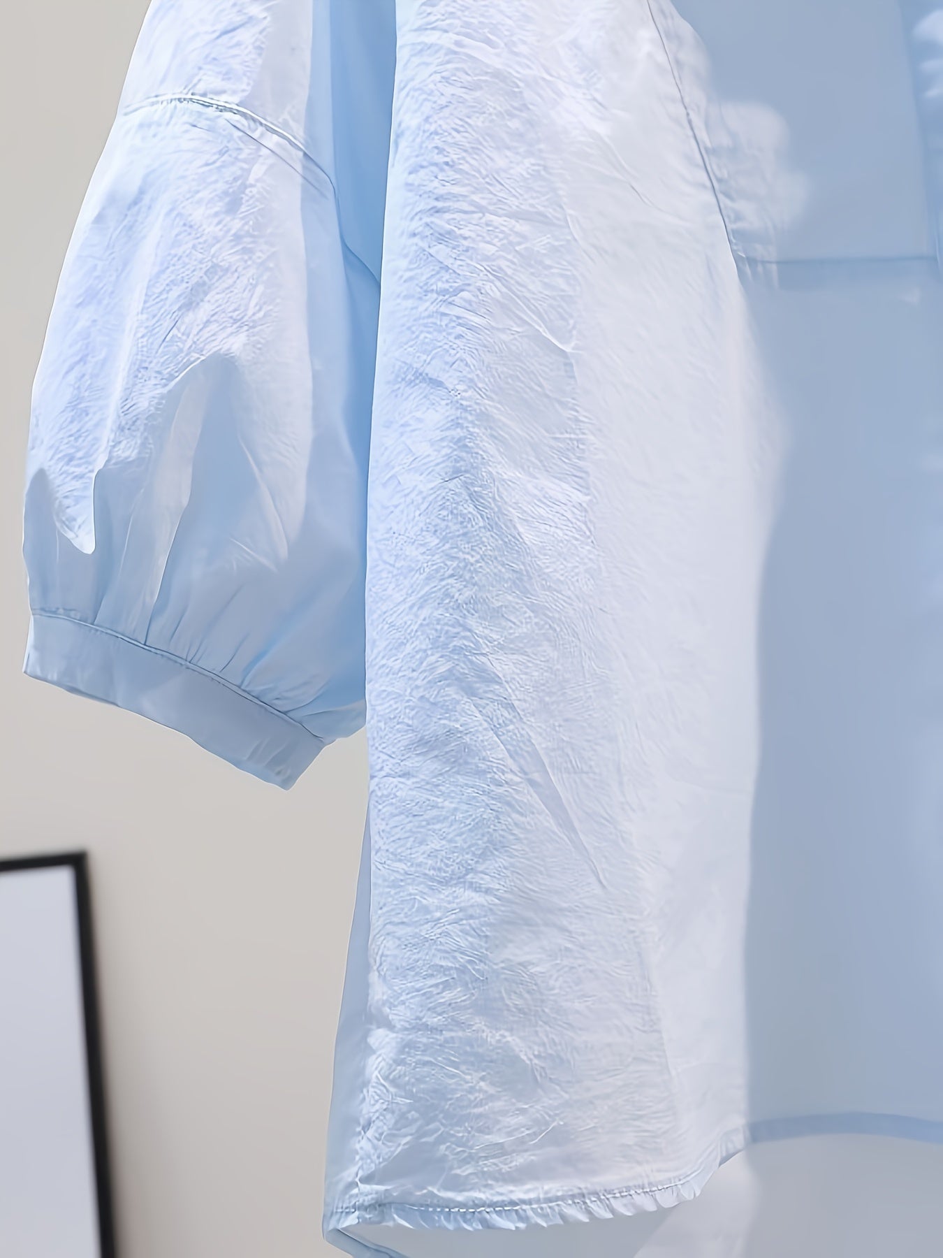 Women's Casual Woven Shirt with Lantern Sleeves and Slimming Design