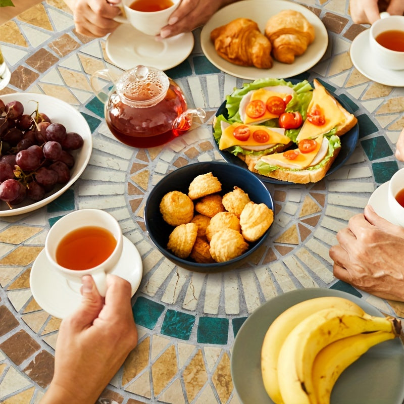 Oziq-ovqat uchun mo'ljallangan, oson parvarishlanadigan, burishmaydigan polyesterdan tayyorlangan, murakkab mozaika dizayni bilan bezatilgan, elegant va mustahkam doira stol usti. Suv o'tkazmaydigan va yog'ga chidamli.