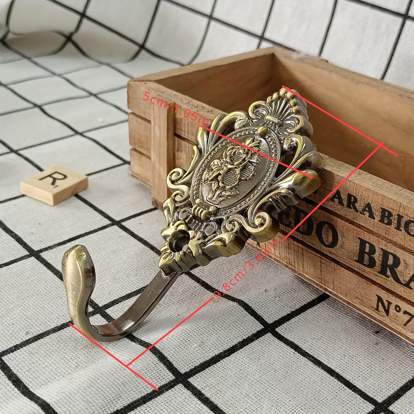 Vintage European-Style Zinc Alloy Gold Fan-Shaped Wall Hooks for Bathroom and Home Decor