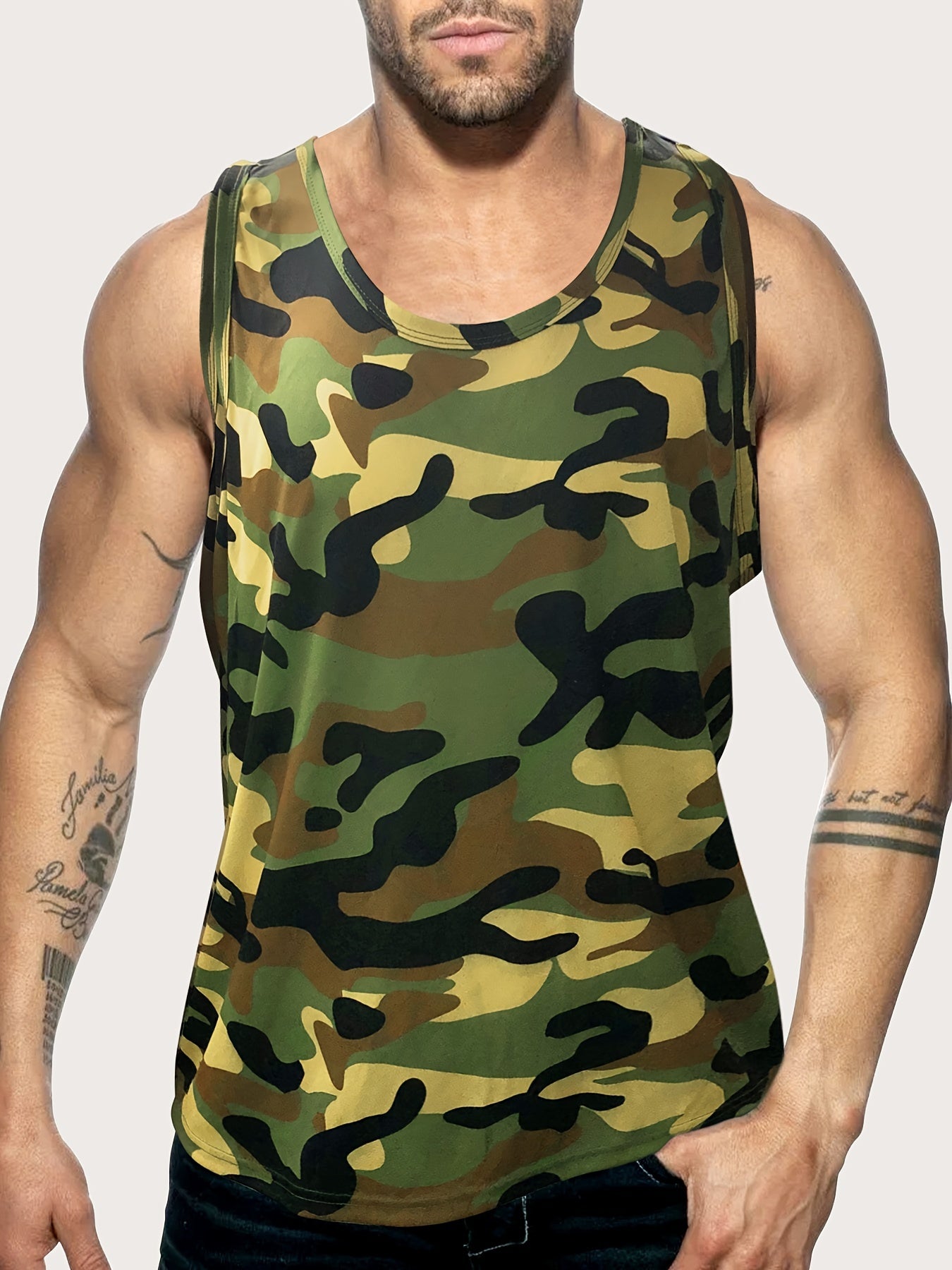 Uchta Katta O'lchamdagi Erkaklar uchun Kamuflyaj Tank Toplar 100% Polyester Tez Quriydigan matodan tayyorlangan, Sport zalida, Badan tarbiyasi, Fitnes, Plyaj, Yugurish, Mashg'ulotlar uchun.